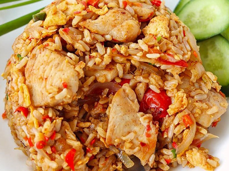 Популярный рецепт тайский жареный рис с курицей (кхао пад гай) из продуктов в каталоге KorShop.ru Популярный рецепт тайский жареный рис с курицей (кхао пад гай)